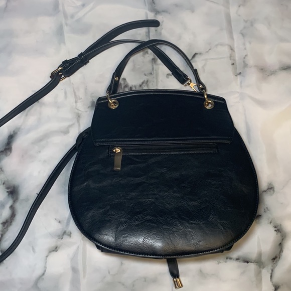 π Black Saddle Crossbody - Picture 10 of 15